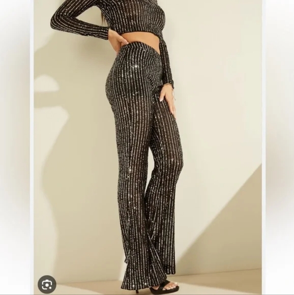 Guess Star Sequin Crop Top - Picture 4 of 5